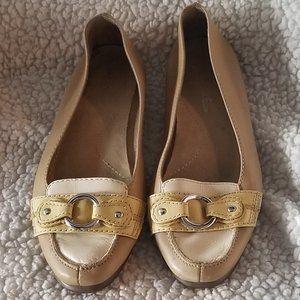 Aerosoles womens loafers size 7M neutral colors